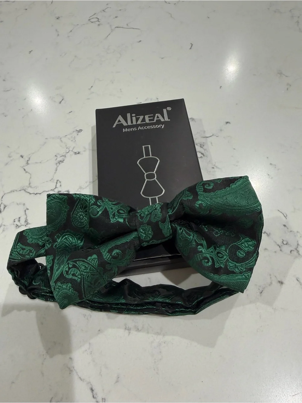 Alizeal green paisley
